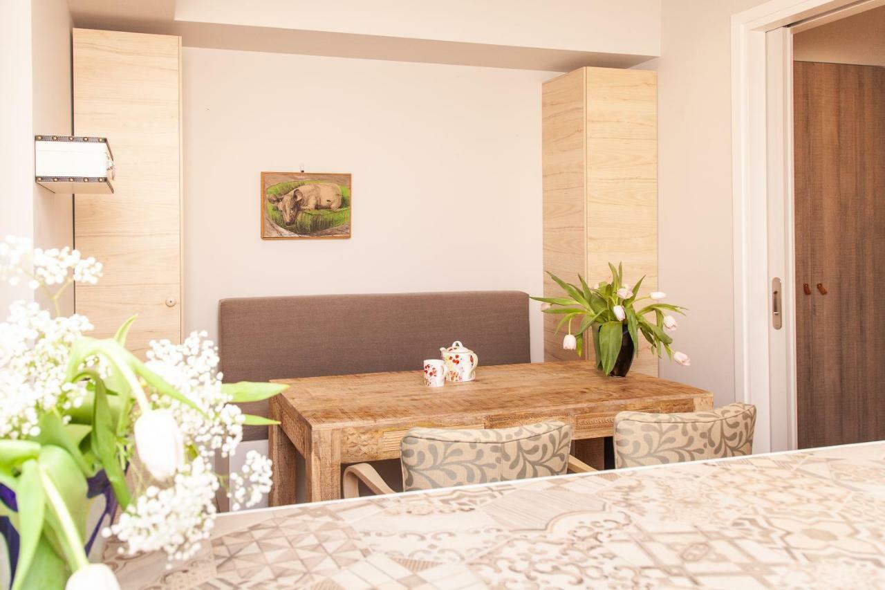Sweet Suite Flora In Vouliagmeni Atina Dış mekan fotoğraf