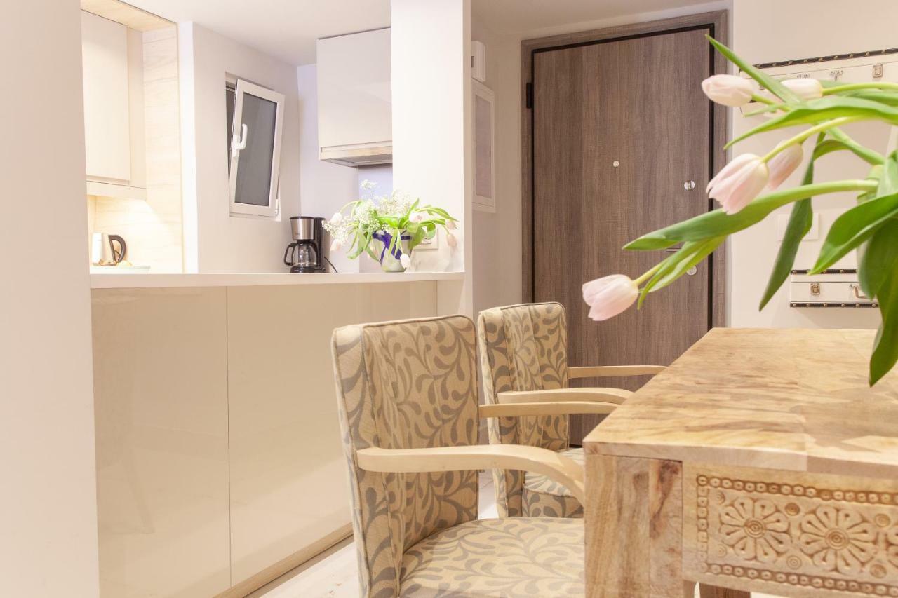 Sweet Suite Flora In Vouliagmeni Atina Dış mekan fotoğraf