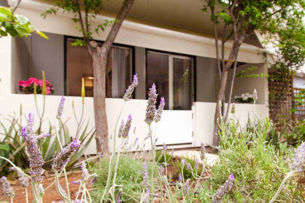 Sweet Suite Flora In Vouliagmeni Atina Dış mekan fotoğraf