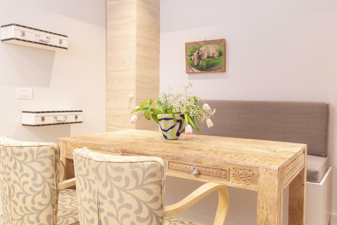 Sweet Suite Flora In Vouliagmeni Atina Dış mekan fotoğraf